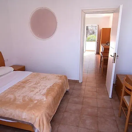 Lambis & Hotel de apartamente