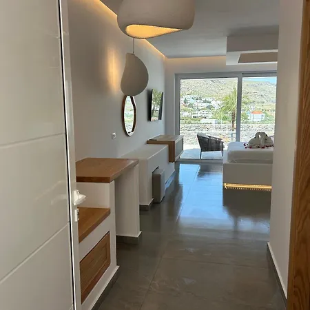 Aparthotel Lambis & 3*