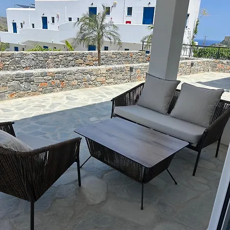 Lambis Studios&apartments Líndos