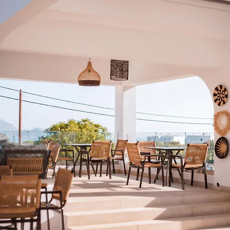 Lambis & Aparthotel 3*