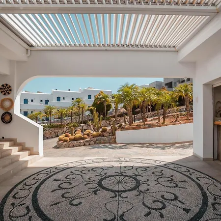 Aparthotel Lambis & 3*