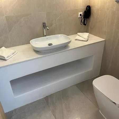 Lambis & Aparthotel 3*