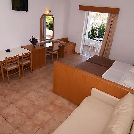 Aparthotel Lambis &
